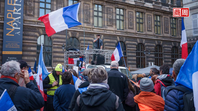 今年3月以来，光巴黎就有10万人上街头抗议，退休金改革引爆民怨四起，将 是全球无法迴避的问题。(来源：Dreamstime) 