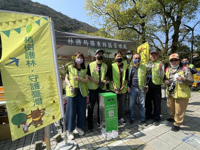 为响应创世基金会，4月13日加开特别场，在创世台北总会提供近500株含笑、桂花、田代氏石斑木、姚金娘、金门赤楠等极具观赏价值的臺湾原生植物。（创世基金会提供／林良齐台北传真）