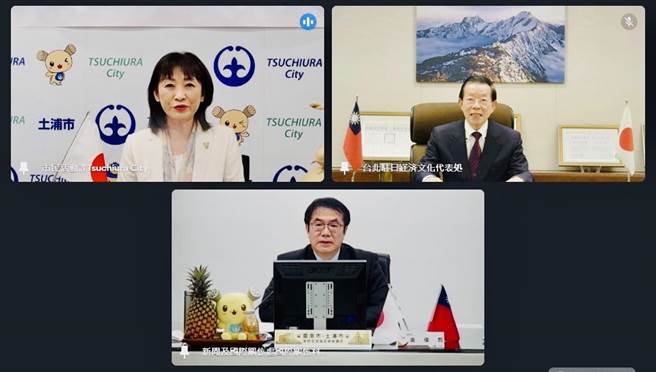 台南市长黄伟哲与日本土浦市市长安藤真理子视讯签署友好交流协定。（市府提供／洪荣志台南传真）