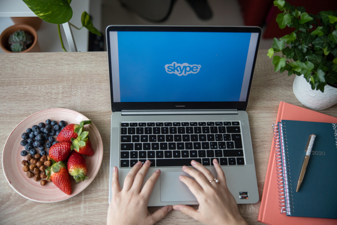 内行人表示，Skype在国外仍占大宗，而且可以打0800客服的功能非常好用，是其他APP办不到的。(示意图／shutterstock)