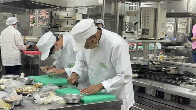 桃园市国中技艺竞赛登场，许多选手都分享备赛心声。（蔡明亘摄）