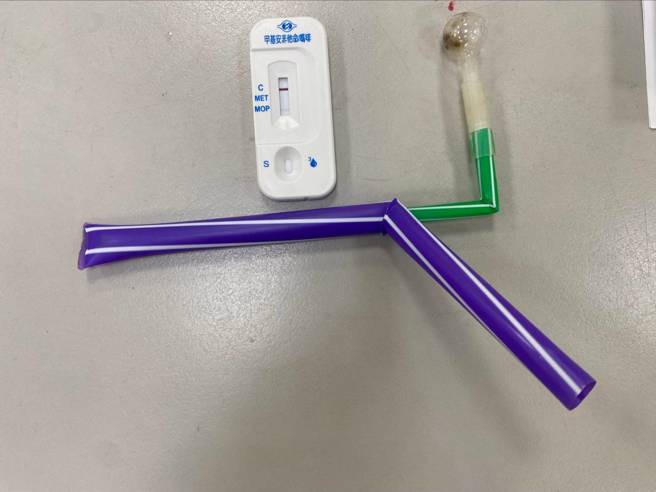 警方查获毒品吸食器。（警方提供）