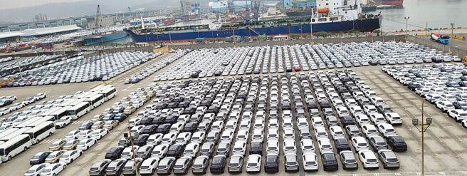 全球零件供应渐回稳，五大豪华车品牌受惠，其中LEXUS同时为单月及Q1销售冠军，特斯拉则紧追在后。图／业者提供