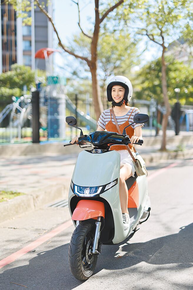 Ionex光阳电动车针对i-One Air都会版推出绿牌市场最低价2.4万元。（光阳提供）