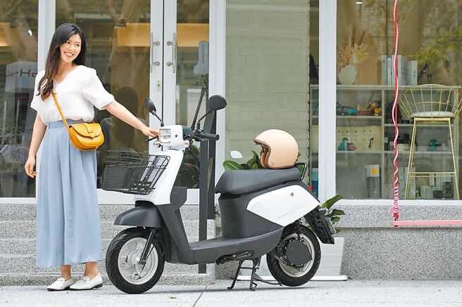 eMOVING电动二轮车Bobe享购车金5000元及12期零利率。（中华汽车提供）