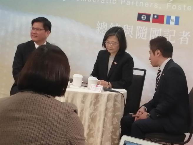 总统蔡英文在美西时间7日上午与媒体茶叙。(资料照，崔慈悌摄)