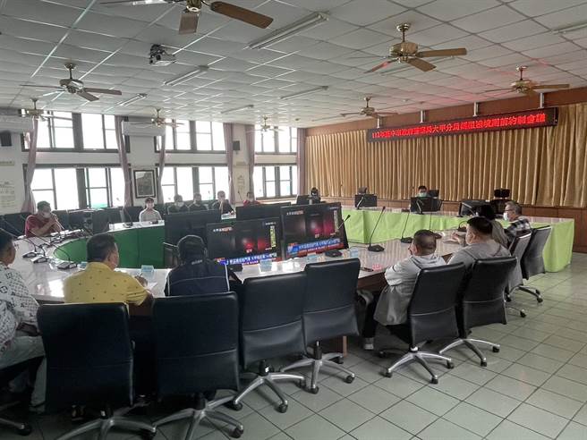 大甲警分局7日举行大甲妈銮轿遶境期前约制会议，，盼共创优质宗教活动环境。（警方提供／陈淑娥台中传真）