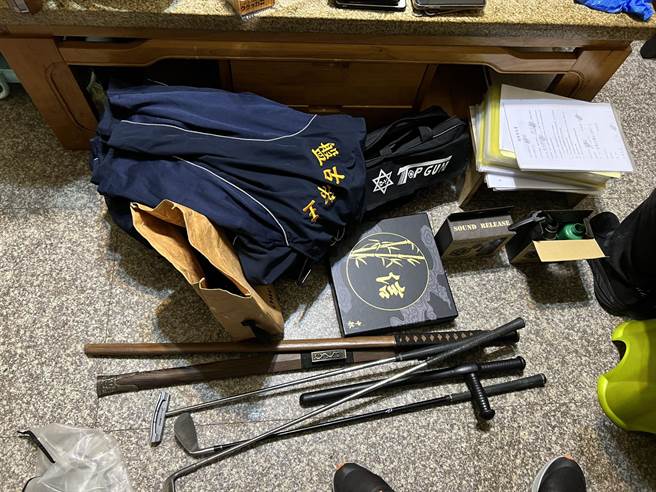 陈姓竹联帮信堂副会长帮儿出气围殴国中生，桃检警7日收网拘提33人，讯后将陈男声押。(翻摄照片／蔡依珍桃园传真)