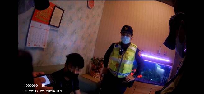 32岁的潘姓男子遭员警盘查一开始还报假身分。（翻摄照片／高雄洪靖宜传真）