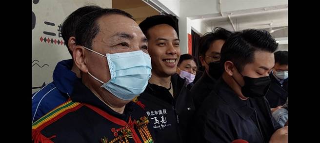 被問到有訪美計畫嗎？新北市長侯友宜回應，新北市推動很多國際接軌的項目，讓新北市被全世界看到，會一直努力加油。（陳慰慈攝）