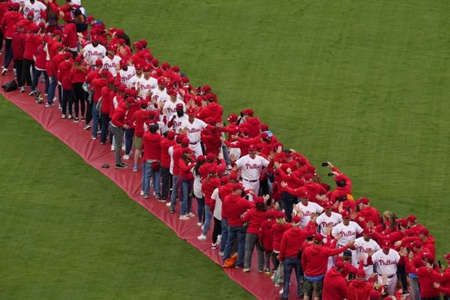 费城人大联盟主场开幕战。（美联社）