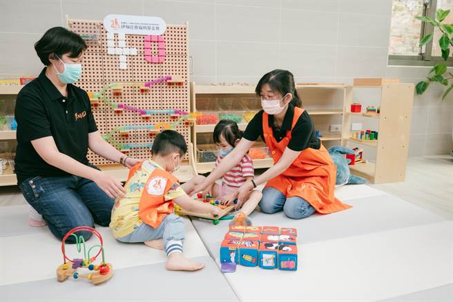 新竹市政府社会处及资讯单位合作，于今年开通线上申办服务，未来家长只需透过数位市民整合服务平台即可完成申请，免出门、免邮寄。（新竹市政府提供／王惠慧新竹传真）