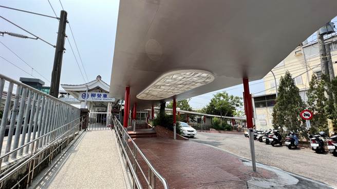 台南市柳營火車站的站前轉乘空間整頓完工。（張毓翎攝）