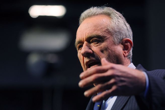 2023年3月3日，美国总统候选人小罗伯特・甘迺迪于在美国新罕布什尔州曼彻斯特圣安塞姆大学政治学院演讲资料照。（路透社）