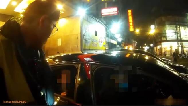 警方查获叶男等人及其车辆。（警方提供）