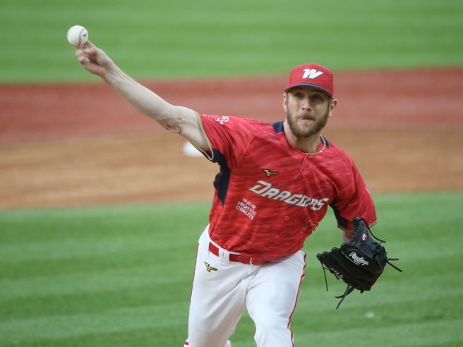 味全龍先發投手鋼龍主投7局僅失1分，拿下開季2連勝（杜宜諳攝）