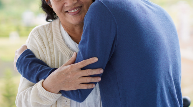 一名女网友意外发现，男友的新工作竟然是「陪伴富婆」，月薪高达8万元。（示意图／shutterstock）