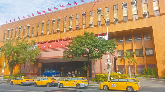 士检侦结高端内线交易案，将涉嫌内线交易的被告王信雄、操纵股价的「凯基松山哥」廖学邦移转台北地检署侦办。（本报资料照片）