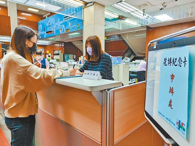 台中市2018年辦花博採購的花博卡還有144萬張未發出，交通局7日宣布10日起符合資格的民眾可前往指定地點領取。（交通局提供／張亦惠台中傳真）