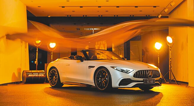 Mercedes-AMG SL 43开篷最美，售价676万元起。（台湾宾士提供）