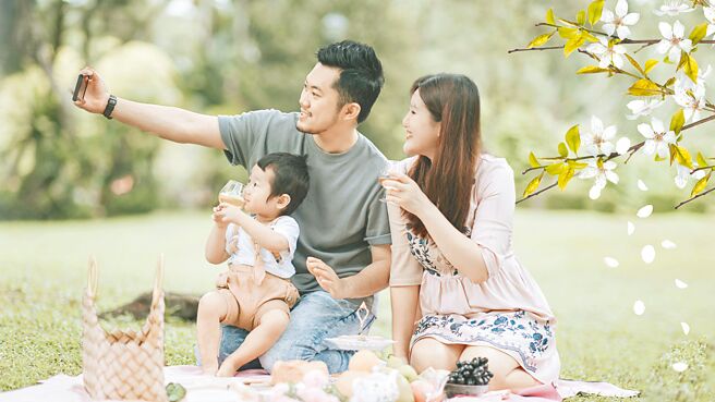 即起到远传入手最新5G手机、品牌家电、手机旧换新，最高再送6000元。（远传电信提供）