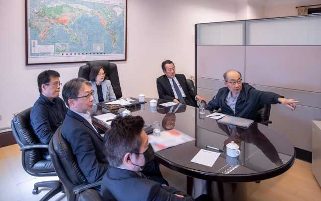 中共軍演  蔡總統聽取國安簡報掌握情勢。(圖/翻攝蔡英文總統臉書)