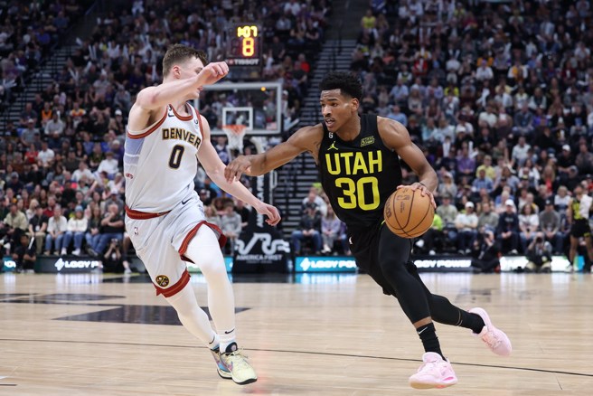 NBA西区龙头面子丢大了爵士主场爆冷逆袭金块止败