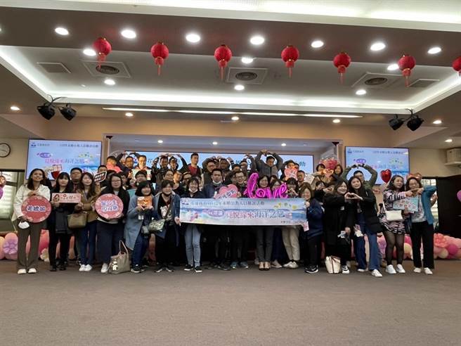 花莲县政府鼓励未婚公教人员拓展交友圈，举办两天的联谊活动，吸引60名单身男女参加，盼能藉此成功牵起红线，创造美满家庭。（花莲县政府提供／罗亦晽花莲传真）