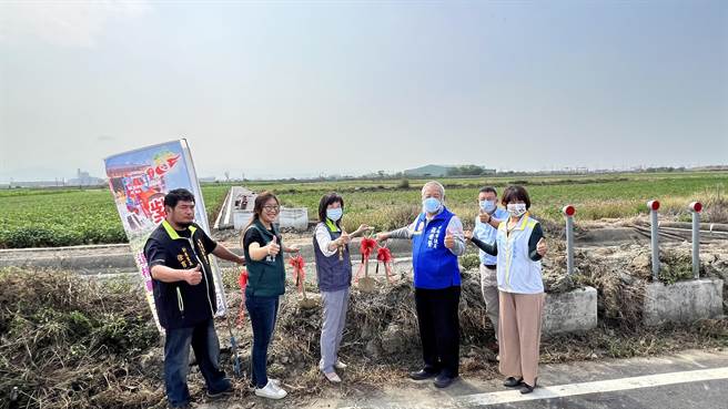 「薪雪橋」今天動土，許多地方民代等人都來見證。（張毓翎攝）