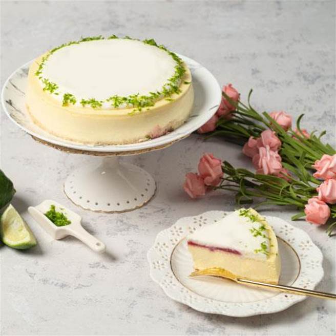 OKmart首推久久津「雪藏莓果乳酪蛋糕」，另母亲节指定蛋糕享第2件95折起。（摘自久久津官网）