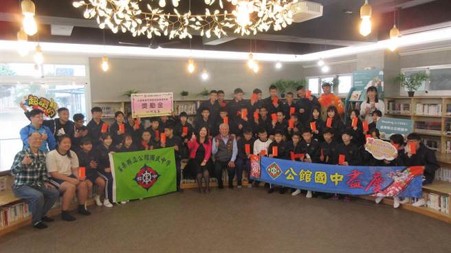 公馆乡公所表扬乡内优秀运动员暨绩优教练。（公馆乡公所提供／李京升苗栗传真）