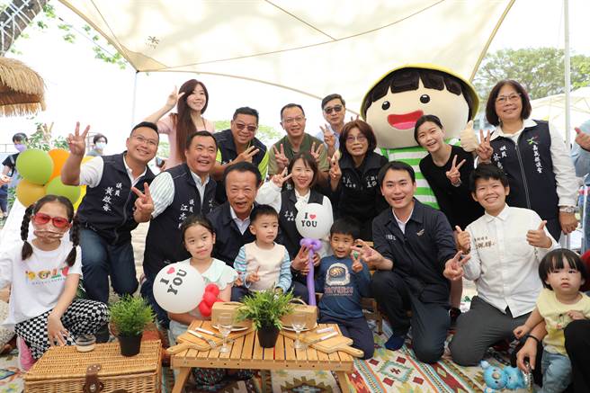 嘉義縣長翁章梁期勉農村社區發展特色農物產品，創造新價值。（嘉義縣政府提供／廖素慧嘉縣傳真）