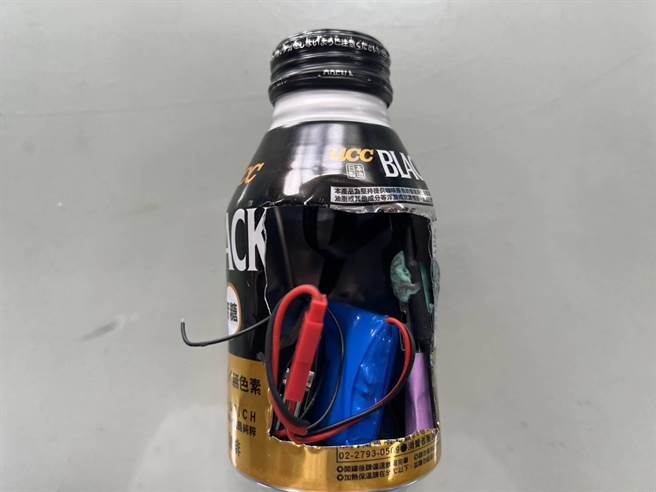 針孔攝影機藏在咖啡罐裡。（翻攝畫面）