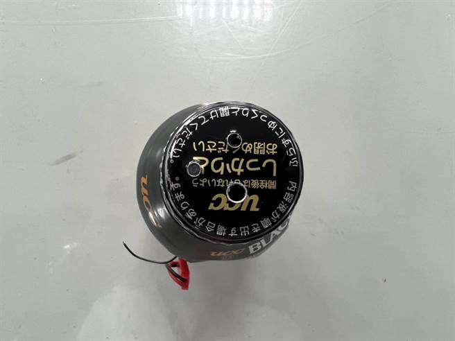 針孔攝影機藏在咖啡罐裡。（翻攝畫面）