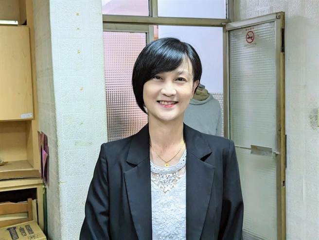 基隆市議員何淑萍表示，基隆市長謝國樑提出的青年電動機車政策，受限於就任第一年，預算編列不易，不能說是「跳票」。（張志康攝）