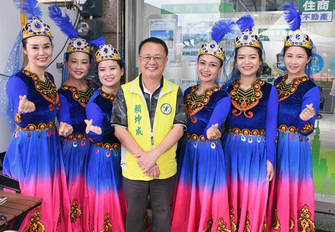 赖坤成投入台东立委初选，今天举行服务处成立茶会。（庄哲权摄）