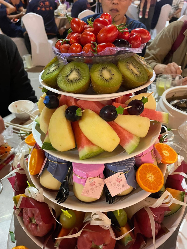 五层水果塔。（林雅惠摄）