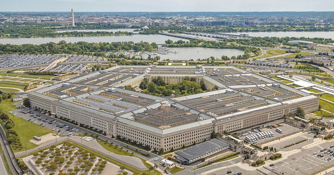 西方援助烏克蘭反攻的機密計畫，及中東、印太等攸關美國安的機密文件近日被洩露到網路平台。美國防部正對此調查。圖為美國防部五角大廈。（摘自美國國防部官網）
