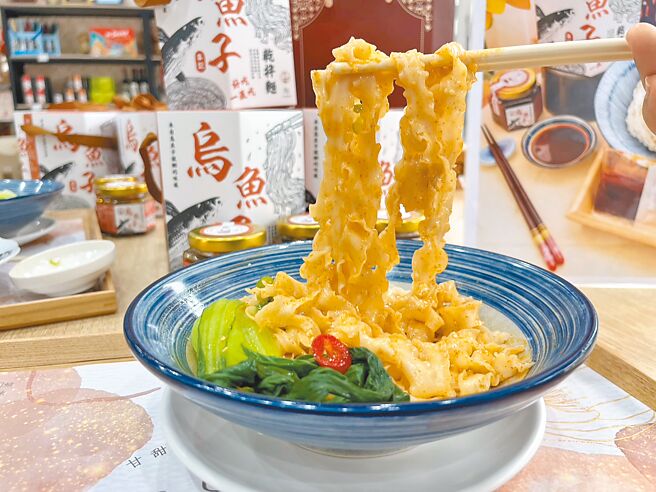 雲林縣烏魚子業者林怡伶推出「烏魚子乾拌麵」（見圖），讓烏魚子有新吃法。（口湖遊客中心提供／張朝欣雲林傳真）