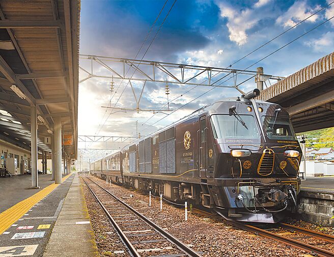 日本「七星号列车」是JR九州旗下的豪华卧铺列车。（可乐旅游提供）