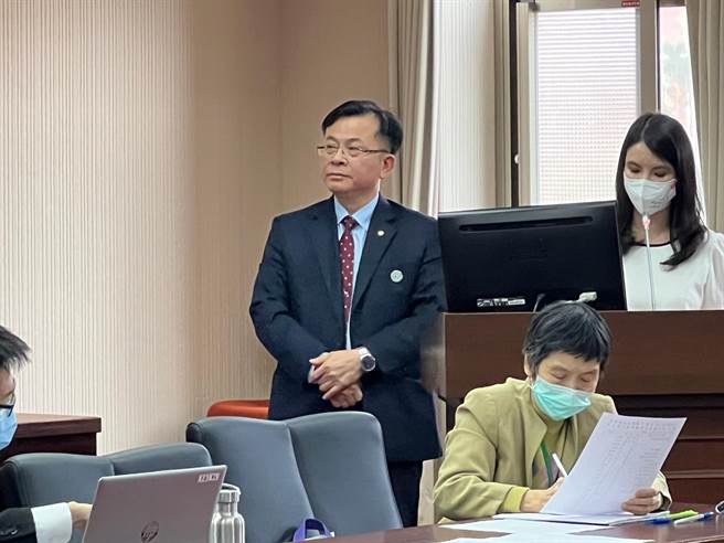 民眾党立委邱臣远强调，NCC已让国人完全失去信心，陈耀祥应尽速下台，知所进退。（李奇叡摄）