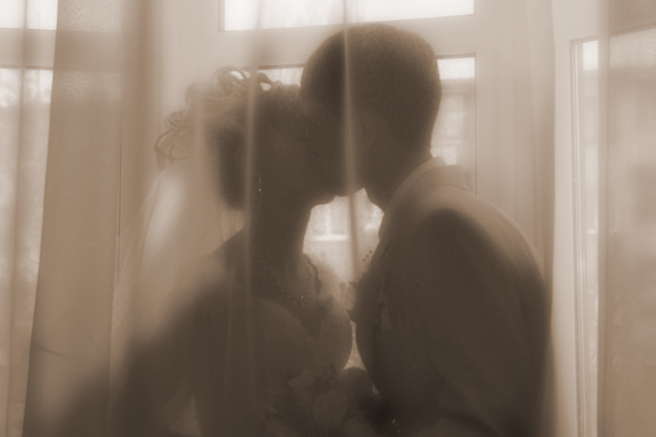 英国一名女子嫁给19世纪的幽灵，未料5个月后，她却受不了人鬼婚姻，正考虑找驱魔师斩断关系。(示意图/达志影像)