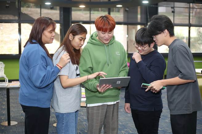 静宜大学海青班影音创作科学生参赛，从中建立信心，未来出路有多元表现！（静宜大学提供）