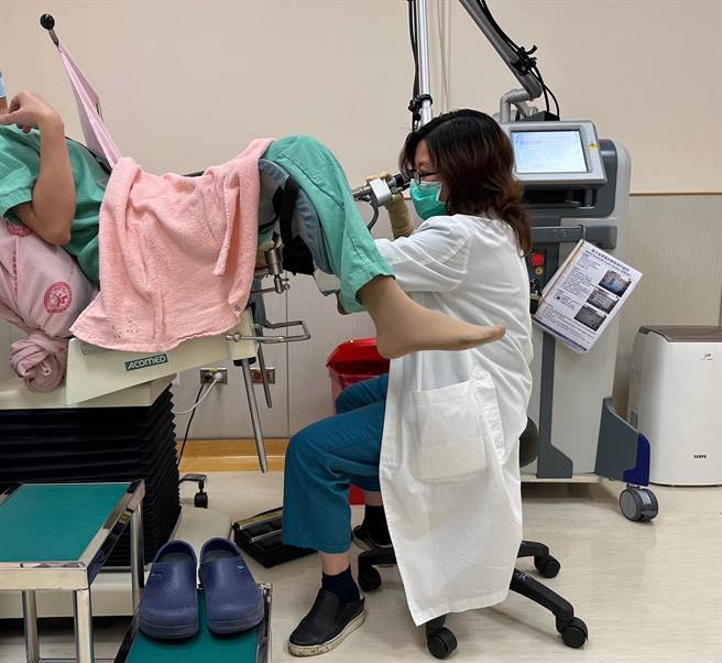 女性在歷经生产，迈入更年期或卵巢、乳房等疾病影响，生殖泌尿系统会逐渐产生老化萎缩。（中医大新竹附医提供／邱立雅竹县传真）
