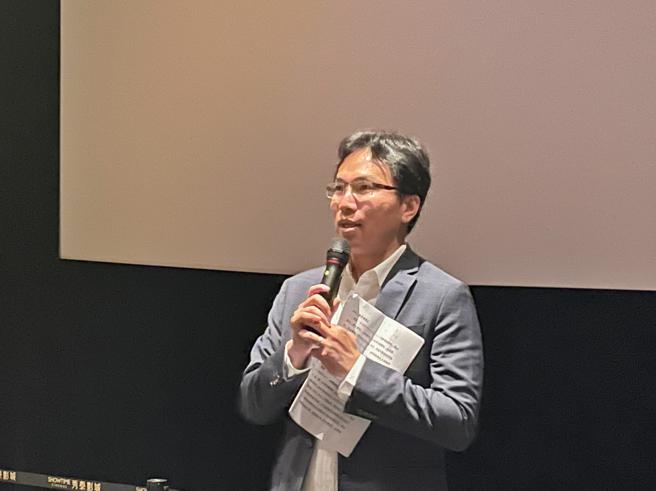 林智鸿表示举办《和平归来》公益专场，支持台湾电影，也特别感谢医护人员以专业持续守护市民。（林智鸿办公室提供）