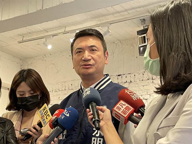 前国安会副秘书长杨永明质疑(图)，民进党立委蔡适应身为国防外交委员会召委却主持军火商会谈，违反利益迴避原则。（蔡佩珈摄）