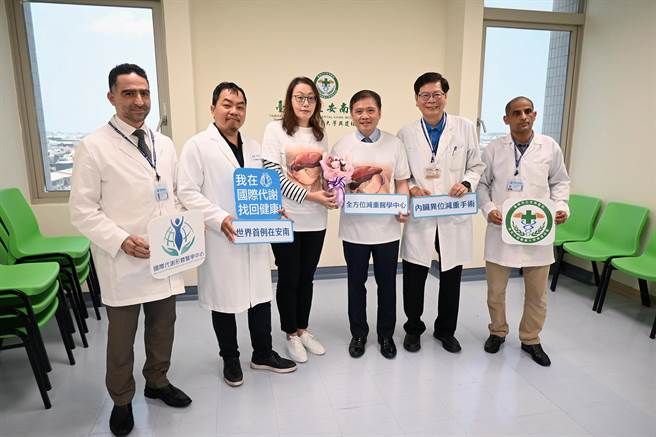 台南市立安南医院透过内视镜完成全球首例「内臟异位」缩胃旷肠减重手术，成功帮助患者韩小姐减重25公斤。（安南医院提供／洪荣志台南传真）