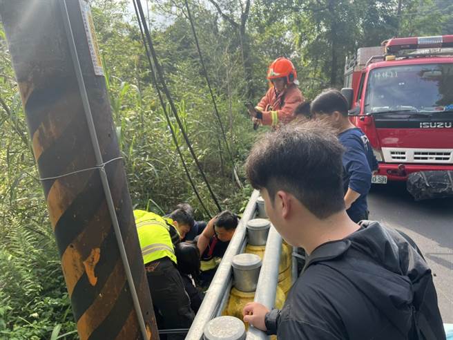 北宜公路女騎士自撞護欄受傷。（警方提供）