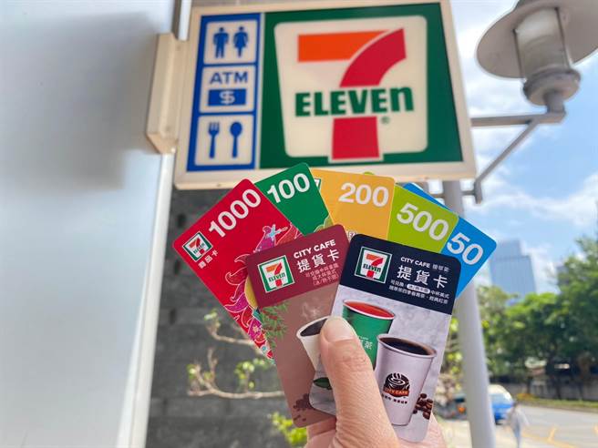 7-11商品卡为歷年股东会热门礼赠品首选，每年3至6月为销售高峰，以50元及100元商品卡最受青睐，即日起再推500元、1000元面额。（7-11提供）
