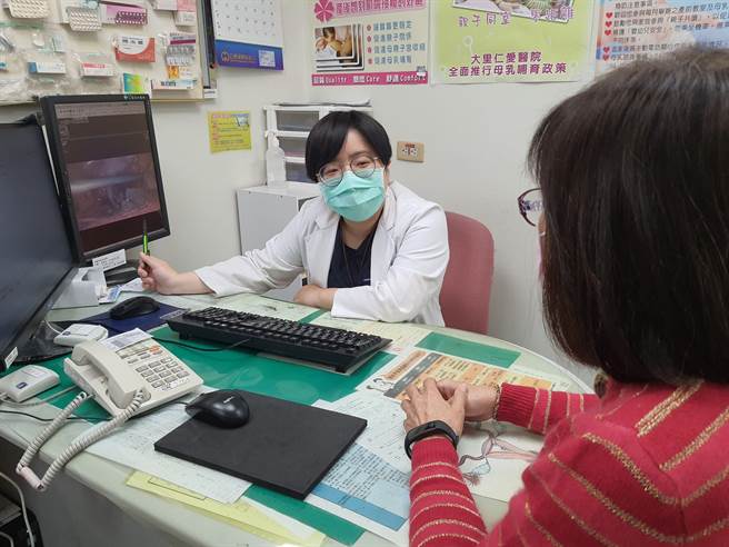 台中60岁黄妇生过4个孩子，近期发现阴道口有肉球凸出来，因走路摩擦出血、疼痛且频尿而就医，经检查为长期搬重物导致子宫脱垂，经手术治疗成功改善；此为示意图。（大里仁爱医院提供／潘虹恩台中传真）